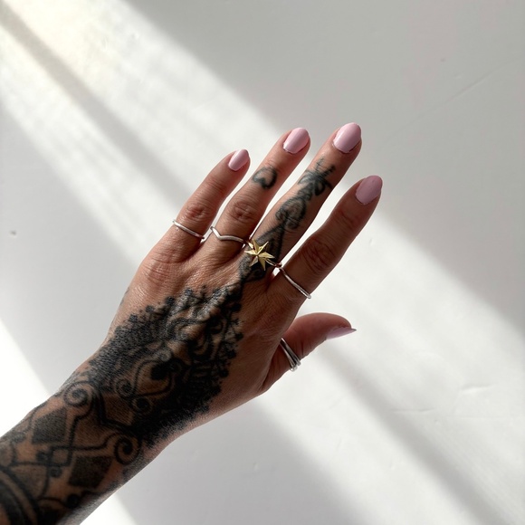 Noir NYC gold star ring - Picture 4 of 4